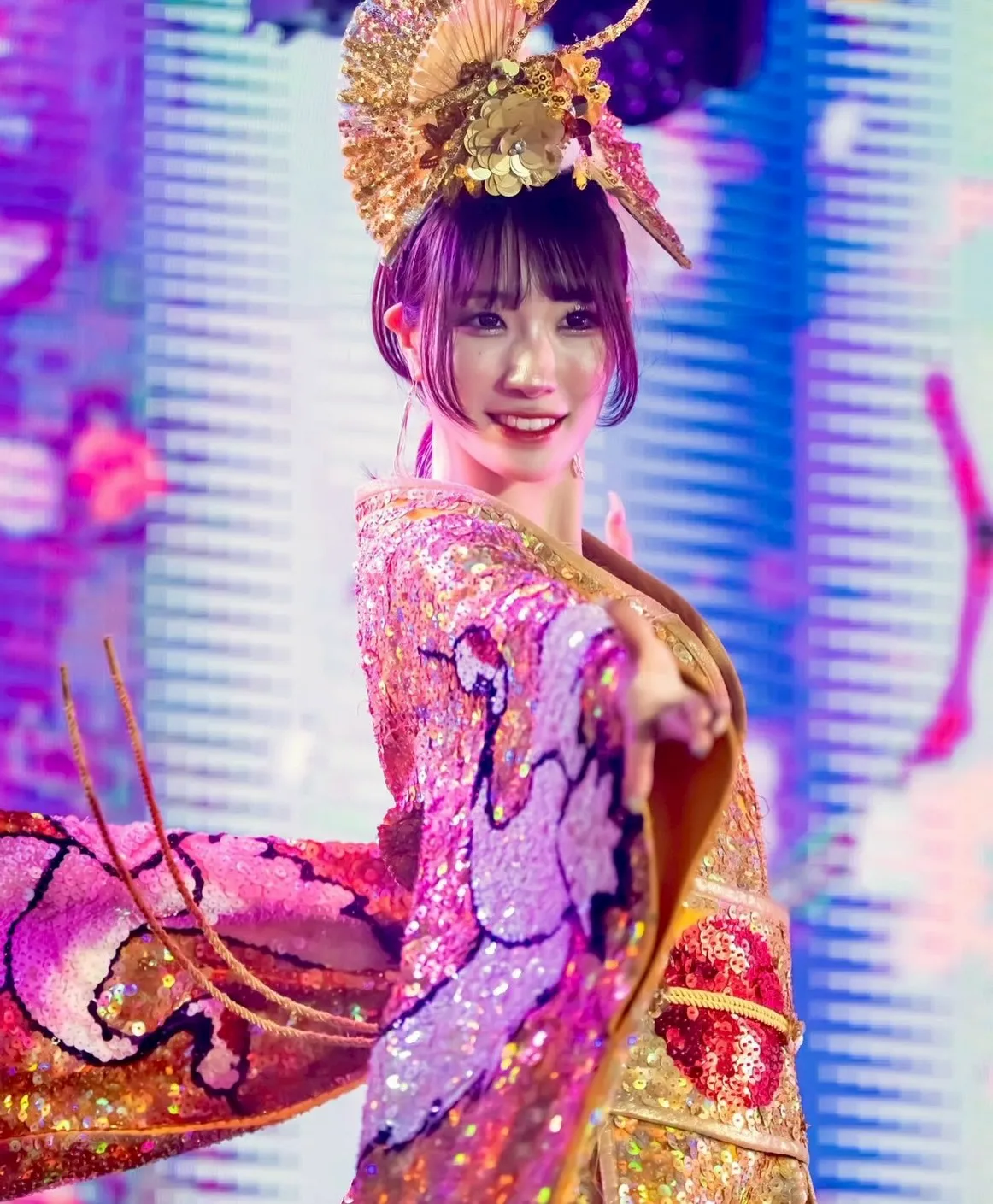 BURLESQUE OSAKA 화려한 의상 공연